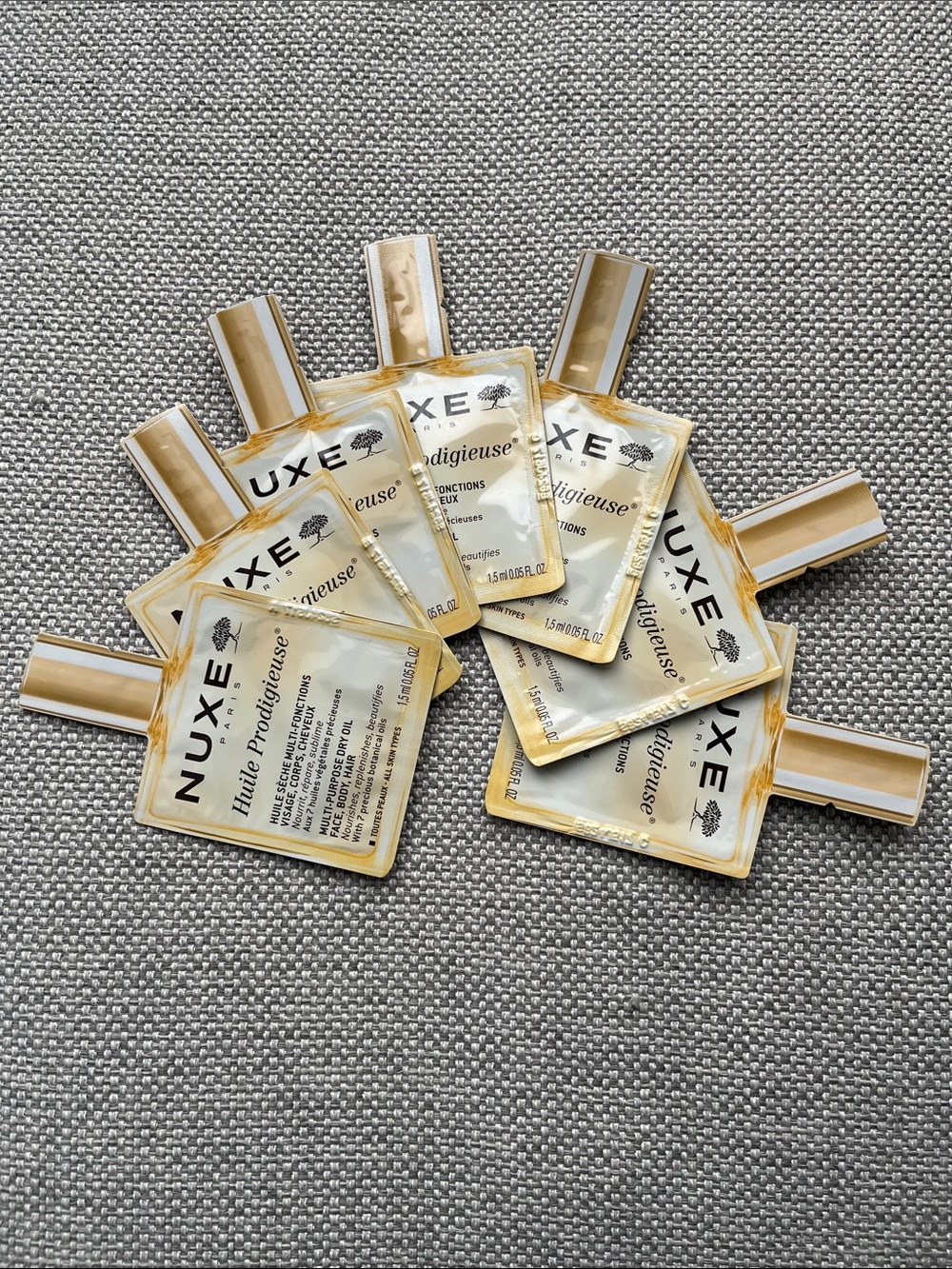1.5ml*7 pieces NUXE
Huile Prodigieuse multi purpose dry oil